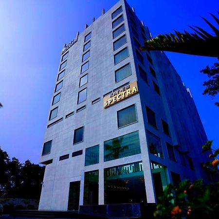 Kay-Em Spectra Hotel Ченнаи Экстерьер фото