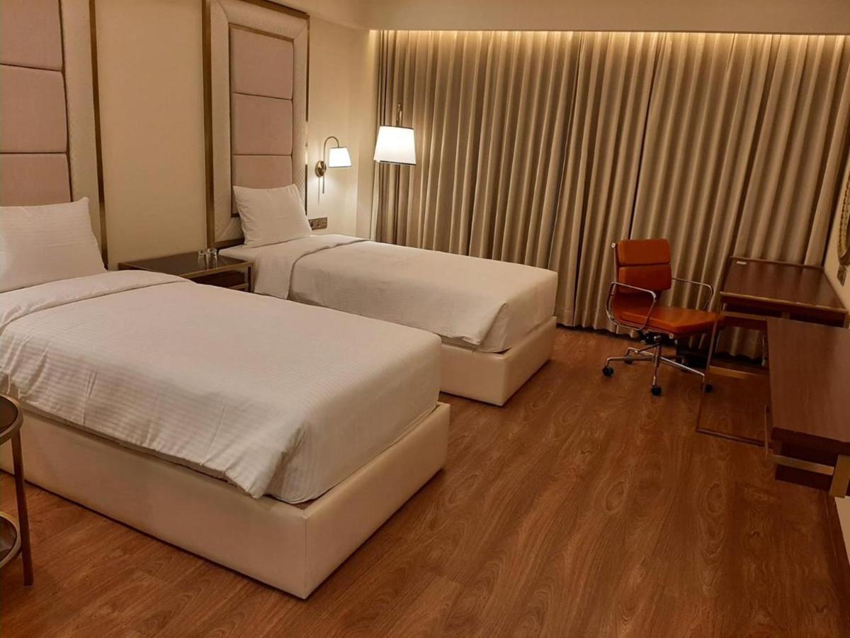 Kay-Em Spectra Hotel Ченнаи Экстерьер фото